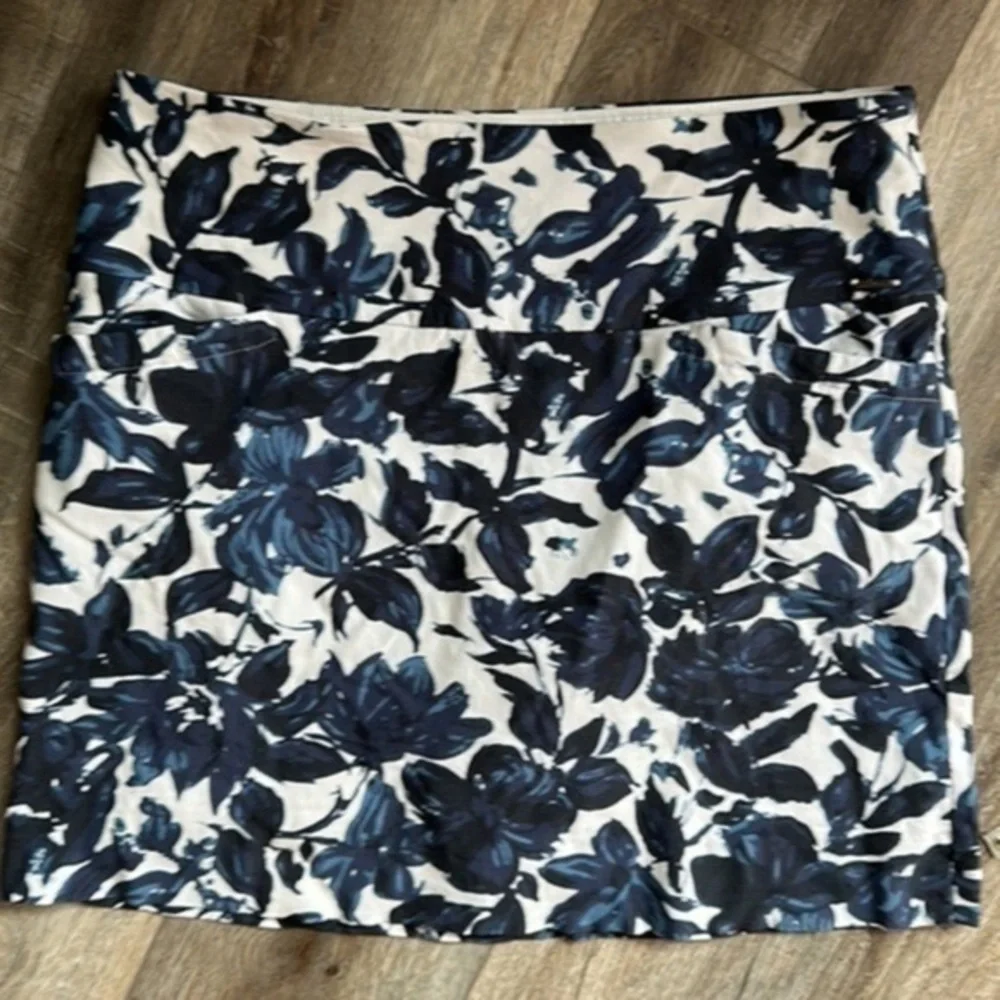 S.C. & Co skirt size Large floral tennis golf lounge skort pockets blue white